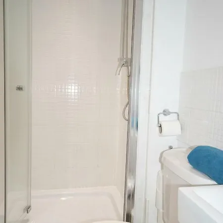 Modern 2 Bedroom Flat In Converted Church