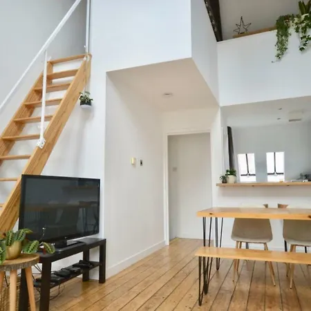 Modern 2 Bedroom Flat In Converted Church