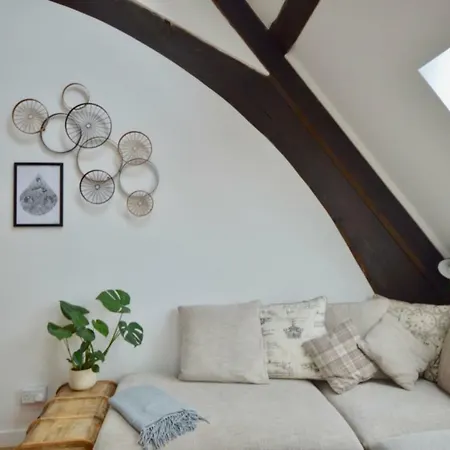 Modern 2 Bedroom Flat In Converted Church