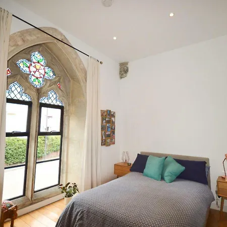 Modern 2 Bedroom Flat In Converted Church