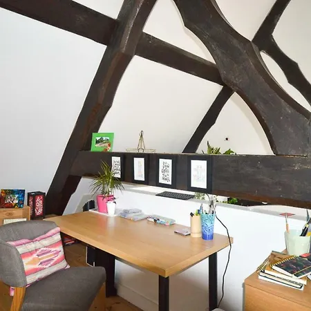 Modern 2 Bedroom Flat In Converted Church *