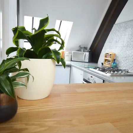Modern 2 Bedroom Flat In Converted Church