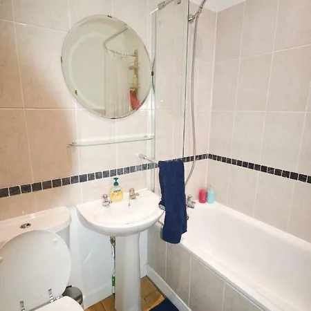 Modern 2 Bedroom Flat In Converted Church Bristol